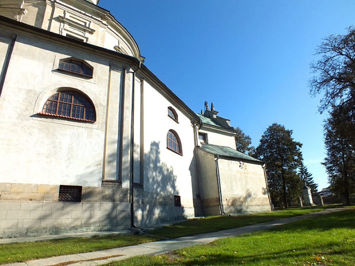 kościół św. Józefa w Klimontowie - elewacja południowa, zakrystia i prezbiterium