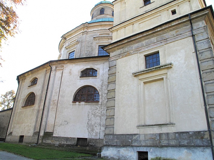kościół św. Józefa w Klimontowie - elewacja północna