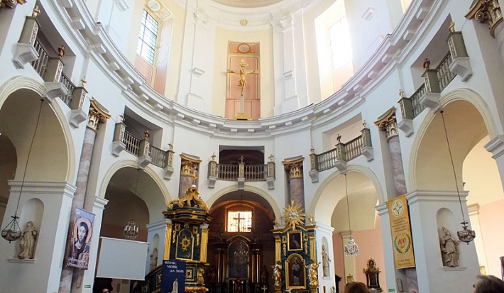 kościół św. Józefa w Klimontowie - wnętrze owalnej nawy