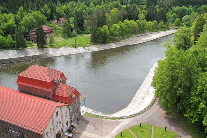 elektrownia wodna w Pilchowicach, Bóbr poniżej zapory