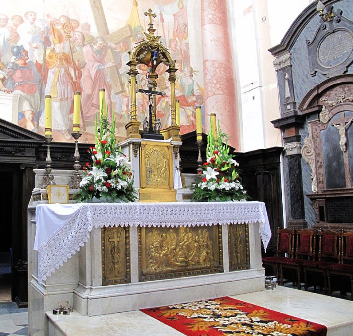 Kościół w Krasnem - ołtarz główny