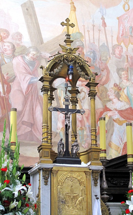 Kościół w Krasnem - zwieńczenie tabernakulum