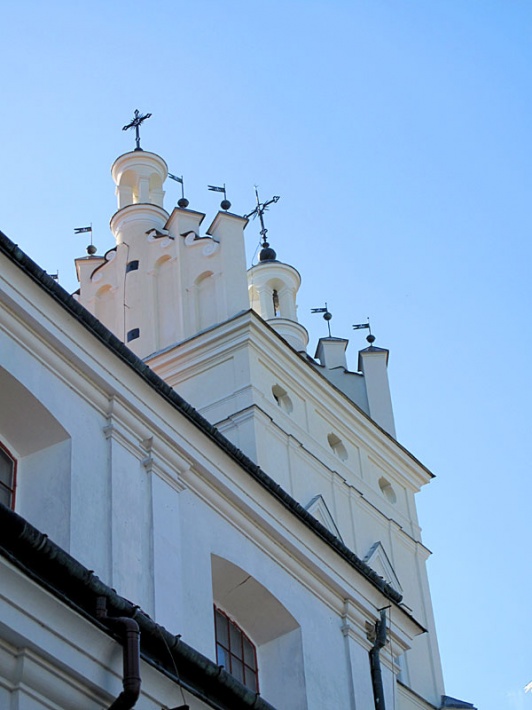 Kościół w Krasnem - zwieńczenie wieży kościelnej