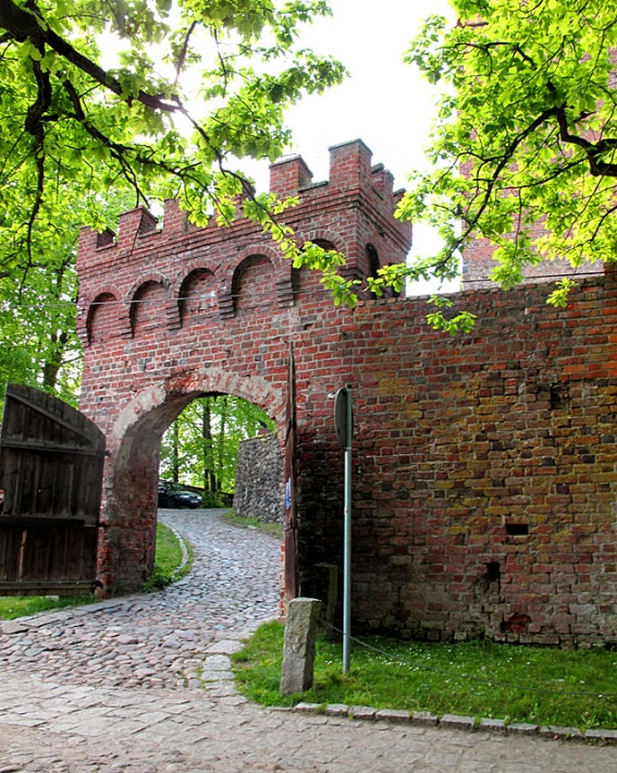 Łagów - brama wjazdowa do zamku