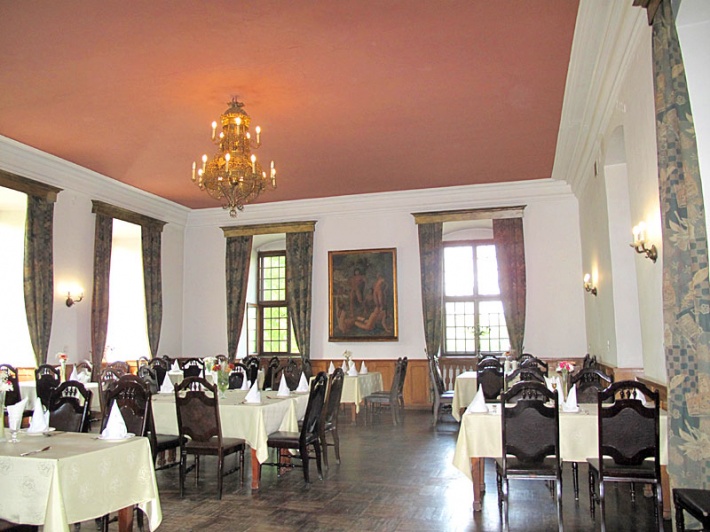 Łagów - sala restauracyjna w dawnej kaplicy zamkowej