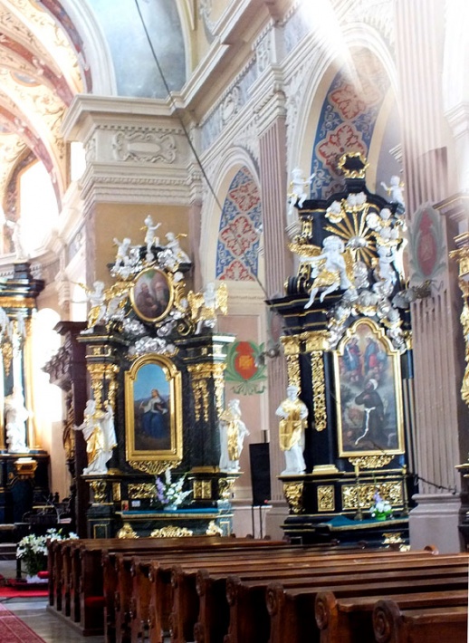 Kościół św. Jana w Pińczowie - południowe ołtarze nawy głównej