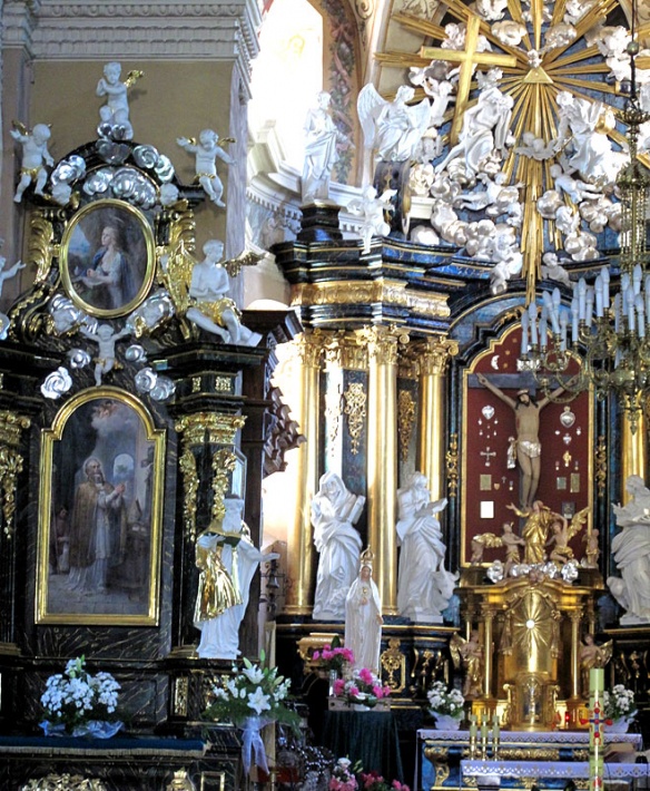 Kościół św. Jana w Pińczowie - ołtarz główny i północny ołtarz przy tęczy