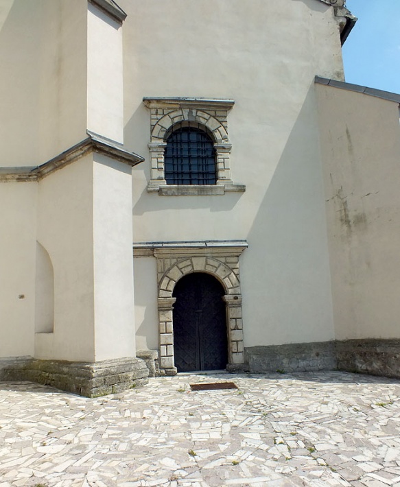 Kościół św. Jana w Pińczowie - portal nawy południowej