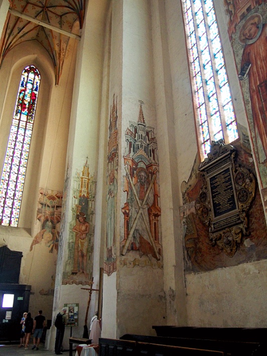 Kościół Marii Panny w Toruniu - gotyckie malowidła ścienne na przyporach nawy południowej