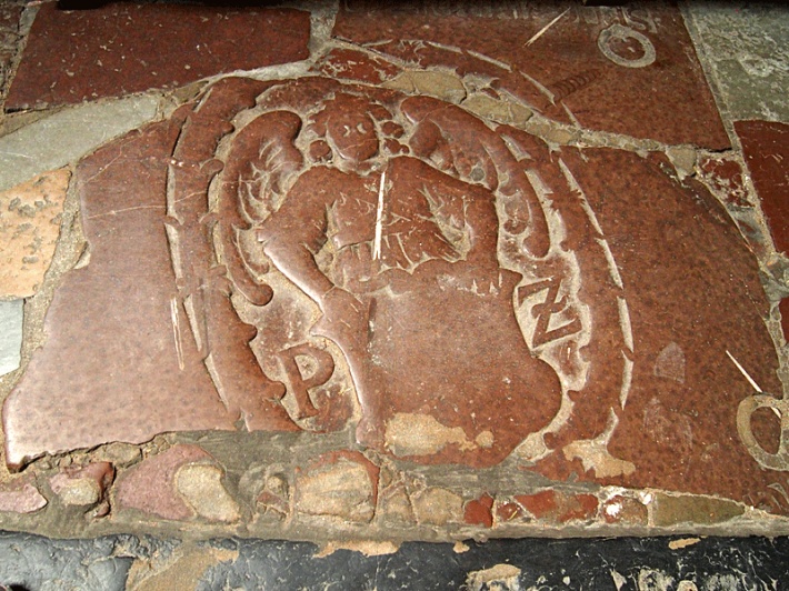 Kościół Marii Panny w Toruniu - płyta nagrobna w posadzce świątyni