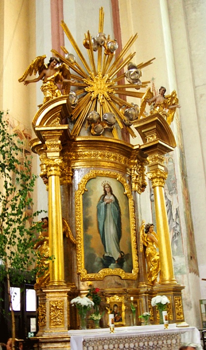 Kościół Marii Panny w Toruniu - ołtarz boczny z obrazem Niepokalanej