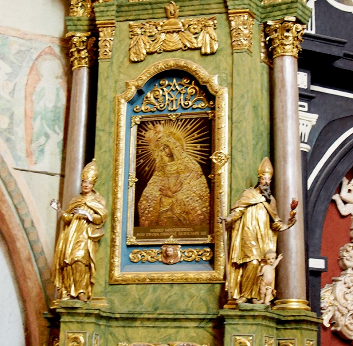 Kościół Marii Panny w Toruniu - ołtarz boczny z obrazem MB Ostrobramskiej
