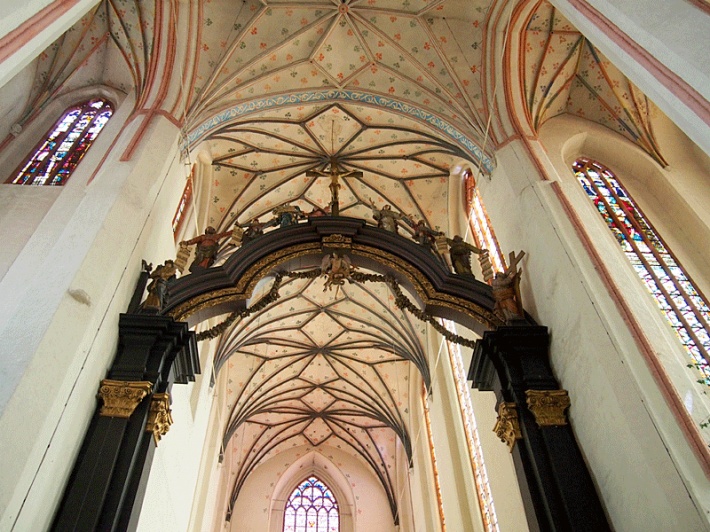 Kościół Marii Panny w Toruniu - barokowa belka tęczowa