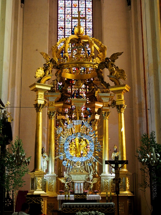 Kościół Marii Panny w Toruniu - rokokowy ołtarz główny Zwiastowania NMP