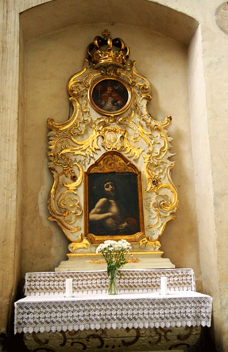 Kościół Marii Panny w Toruniu - rokokowy ołtarz boczny w nawie południowej z obrazem Chrystusa Boleściwego