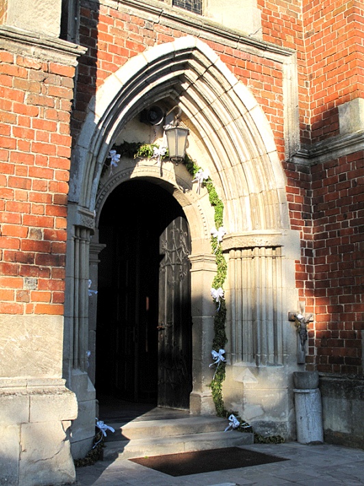 Kościół św. Władysława w Szydłowie - podwójny portal główny