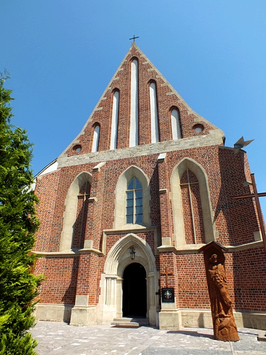 Kościół św. Władysława w Szydłowie - fasada zachodnia