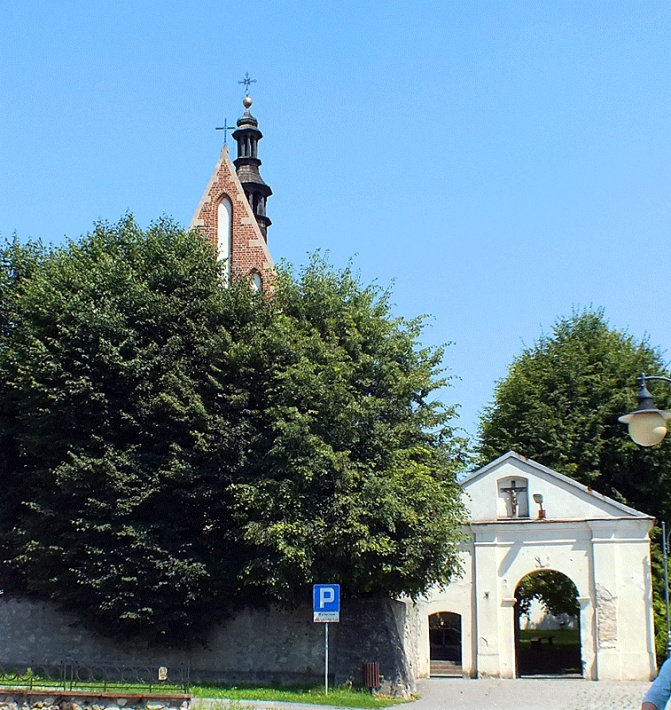 Kościół św. Władysława w Szydłowie - brama zachodnia