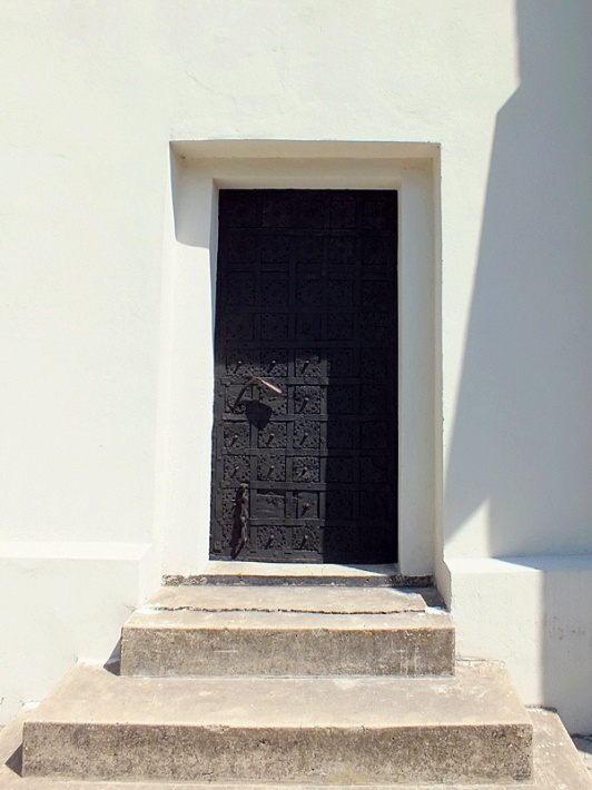 Kościół św. Władysława w Szydłowie - kute drzwi do Kaplicy Literackiej