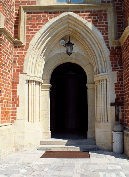 Kościół św. Władysława w Szydłowie - podwójny portal główny - gotycki i renesansowy