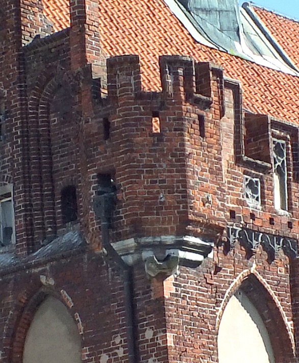 Ratusz staromiejski w Malborku - nadwieszona wieżyczka narożna