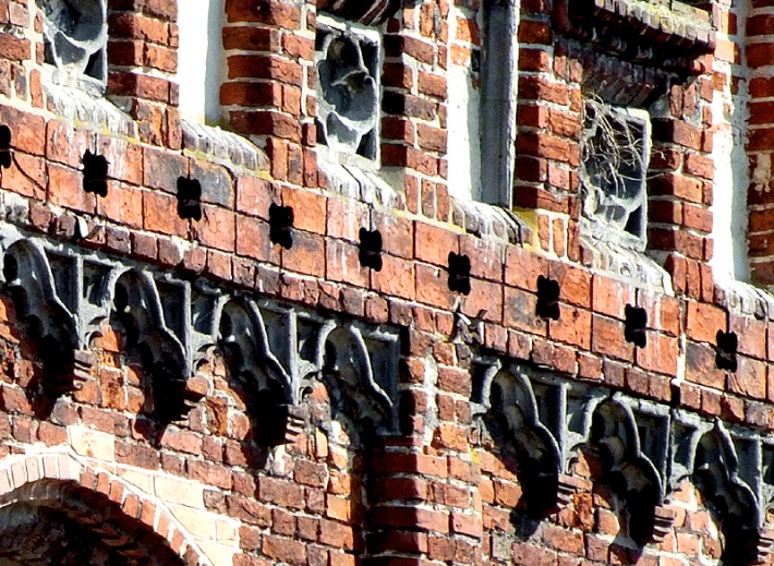 Ratusz staromiejski w Malborku - dekoracja maswerkowa