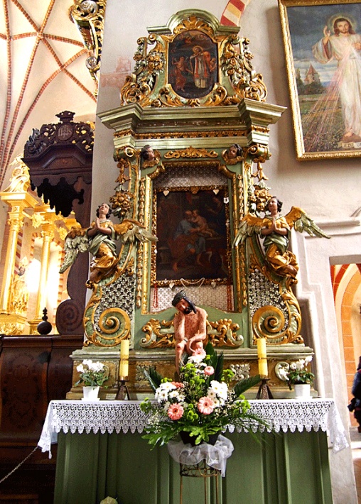 Bazylika Świętej Trójcy w Strzelnie - ołtarz boczny św. Józefa w transepcie