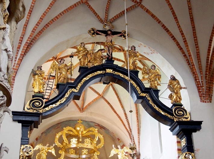 Bazylika Świętej Trójcy w Strzelnie - barokowa belka tęczowa