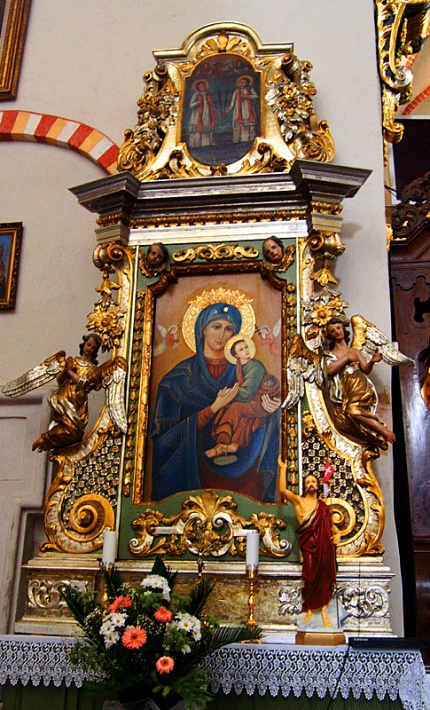 Bazylika Świętej Trójcy w Strzelnie - ołtarz Matki Bożej z wizerunkiem MB Nieustającej Pomocy na zasuwie
