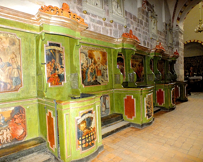 Bazylika Świętej Trójcy w Strzelnie - unikatowy zespół pięciu konfesjonałów