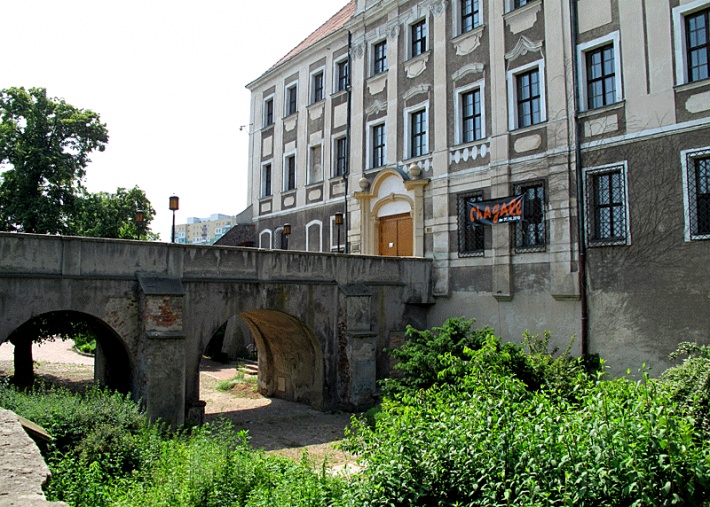 Głogów - zamek książąt głogowskich, murowany mostek nad fosą