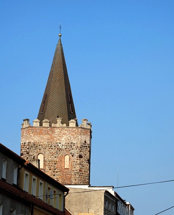 Lubsko - kościół Nawiedzenia NMP, zwieńczenie wieży kościelnej