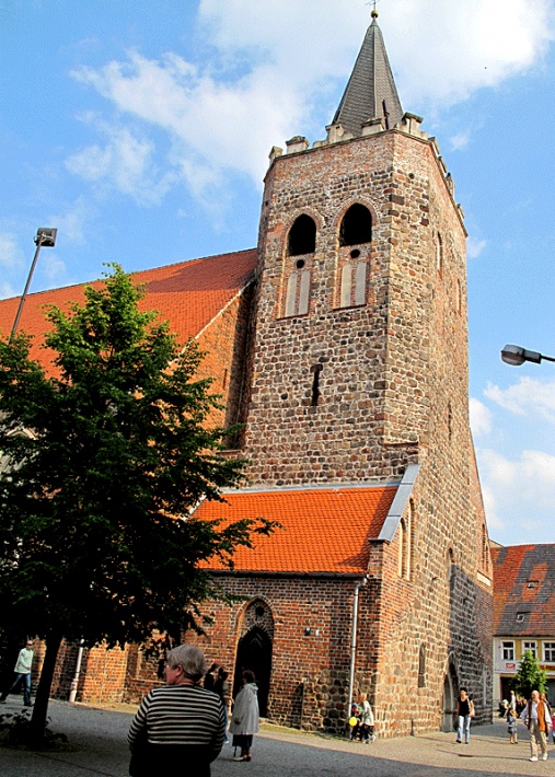 Lubsko - kościół Nawiedzenia NMP, elewacja północno-zachodnia