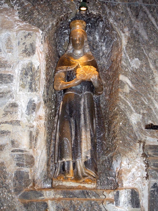 Kopalnia soli w Bochni - figura solna św. Kingi w kaplicy