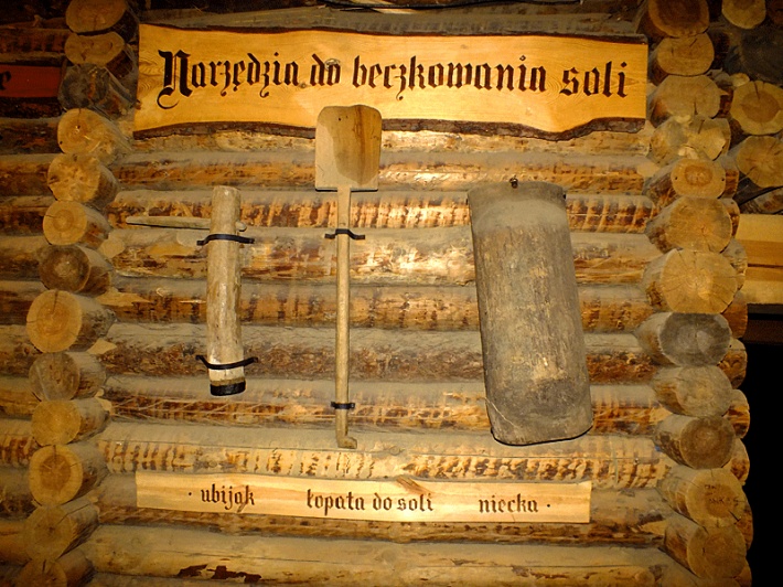 Kopalnia soli w Bochni - komora Ważyn, dekoracja ścian w sali restauracyjnej