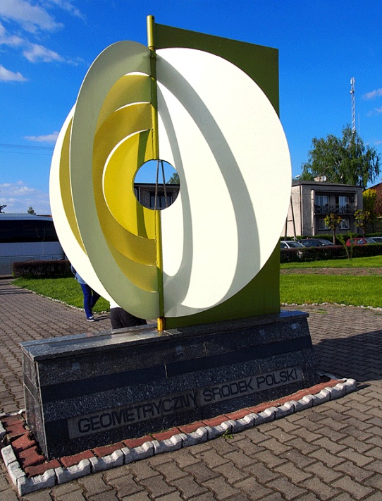 Rynek w Piątku - pomnik symbolizujący Geometryczny Środek Polski