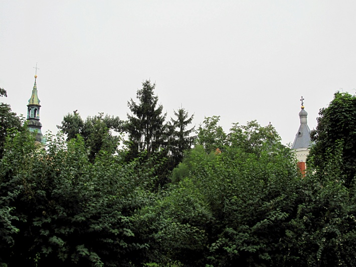 Kalisz - z prawej wieża cerkiewna, z lewej wieża kolegiaty NMP
