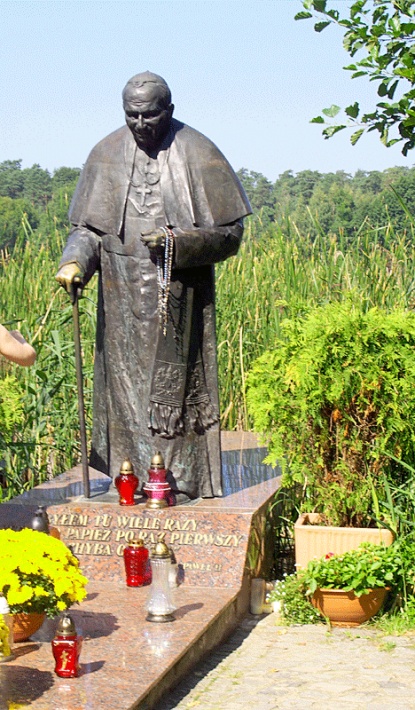 Studzieniczna - pomnik Jana Pawła II na wyspie