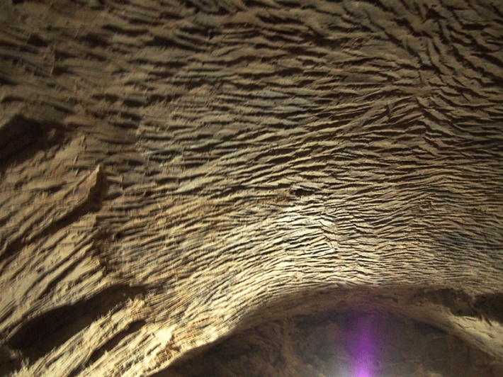 Chełmskie Podziemia Kredowe - oryginalne sklepienie korytarza