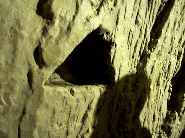 Chełmskie Podziemia Kredowe - niewielka nisza na postawienie świecy