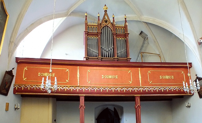Kościół w Chotlu Czerwonym - empora muzyczna i prospekt organowy