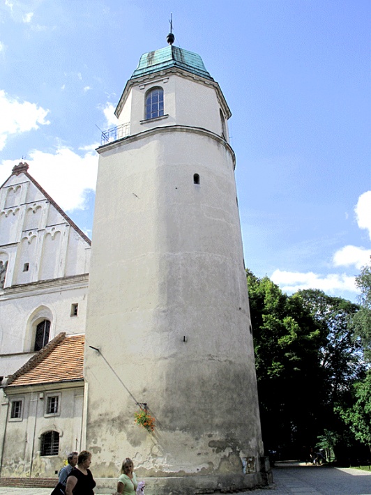 Wschowa - baszta miejska zaadaptowana na dzwonnicę luterańskiej świątyni