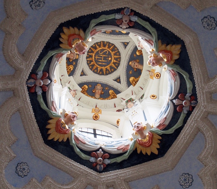 Kościół farny w Kazimierzu Dolnym - wnętrze latarni w kaplicy Górskich