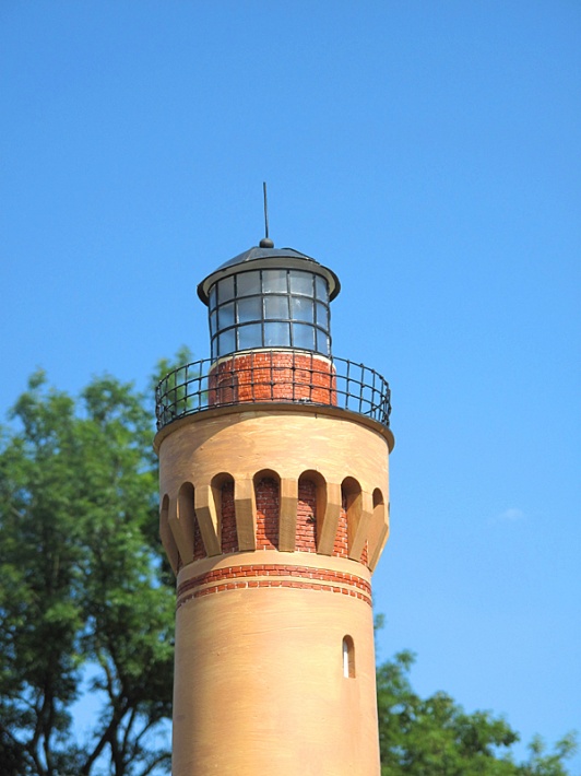 Miniatura świnoujskiej latarni morskiej z Kaszubskiego Parku Miniatur w Stryszej Budzie k. Kartuz