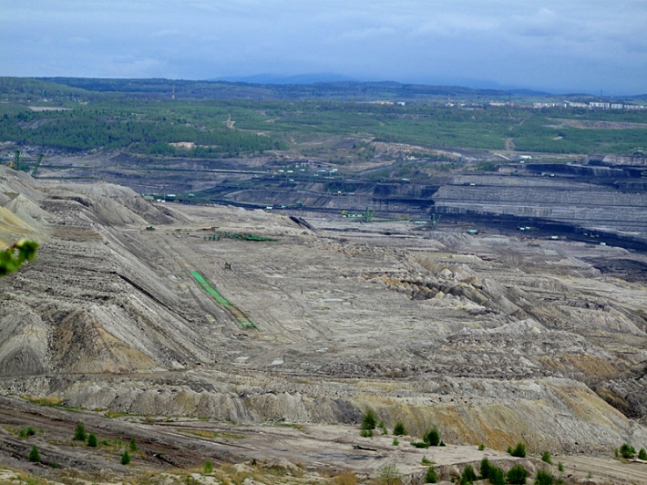 wyrobisko kopalni Turów częściowo poddane rekultywacji
