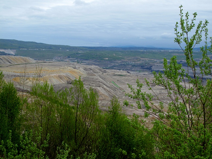 wyrobisko kopalni Turów częściowo poddane rekultywacji