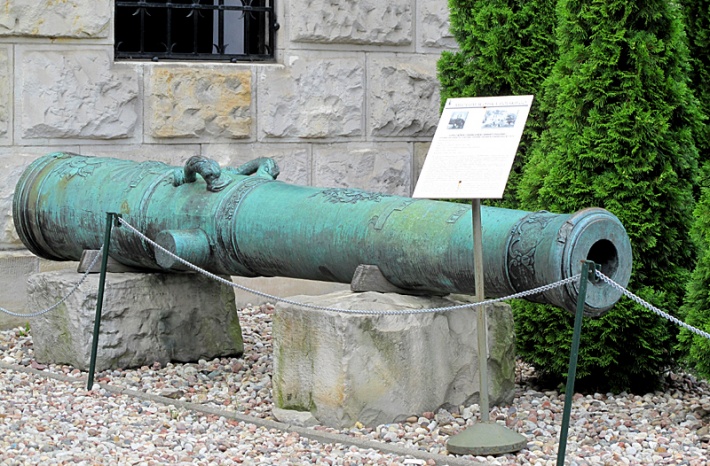 Muzeum WP - lufa ciężkiej francuskiej armaty polowej, XVII w.