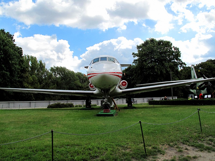 Muzeum WP - samolot pasażerski JAK 40