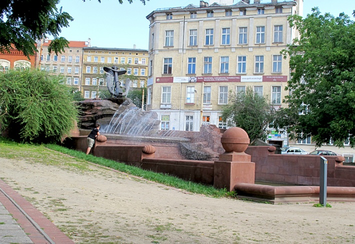 Szczecin - fontanna Manzla (pomnik z kotwicą) współcześnie, bez posągu Sediny