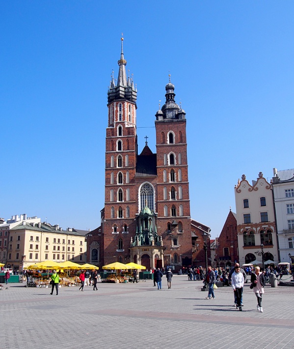kościół Mariacki w Krakowie - dwuwieżowa fasada zachodnia
